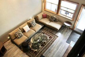 Modern Cabin-Style Loft in Vail On Shuttle Route